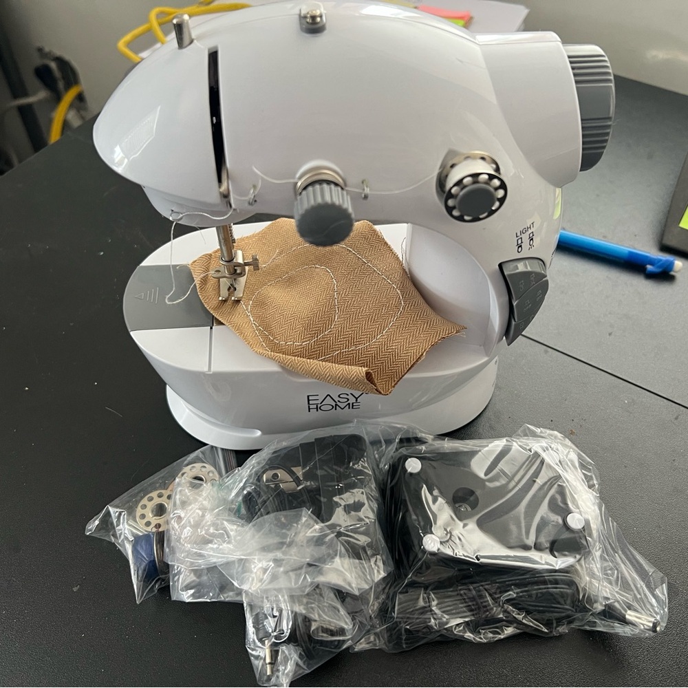 Easy Home Mini Sewing Machine - Picture 3 of 4
